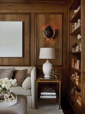 Room Scene: HC1510-29 Inman Ottoman shown in optional Dark Walnut finish, HC1301-90
Lorraine Sofa, and HC1577-10/70 Montpelier Accent Table with Wood Top
shown in optional Dark Walnut finish.
