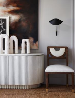 HC8691-70 Maxime Console base shown in optional Weathered White paint with
HC8691-80 Maxime Stone Top and HC8535-02 Half Moon Dining Side Chair with
Hand Painted Sabots shown in standard Truffle finish.
